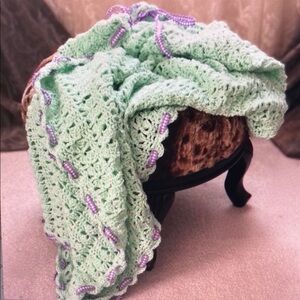 NEW!! Beautiful Heirloom Blanket/Throw 40”x29”